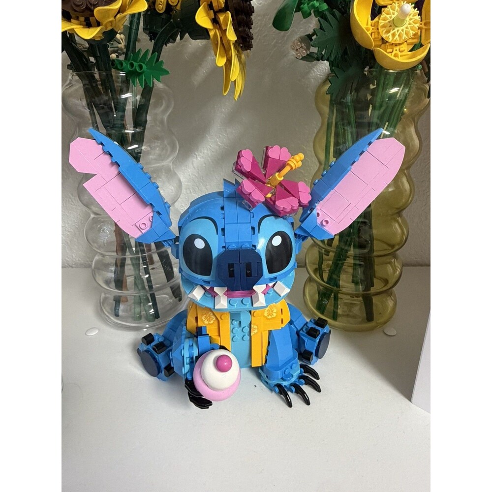 LEGO Disney Stitch 43249 Buildable Figure Complete Display Set Pre-Owned